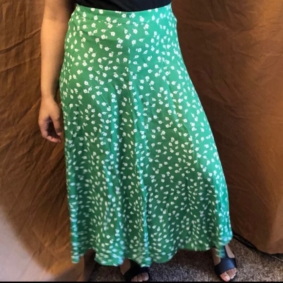 green mini flowers skirt - Picture 4 of 11